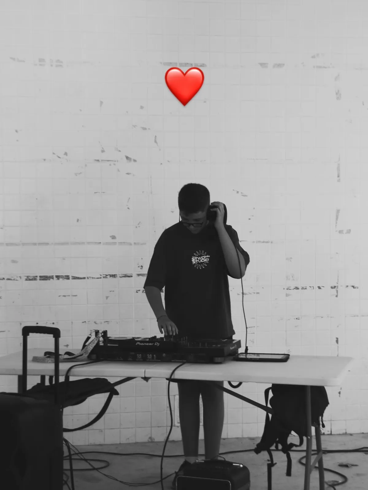 DJgeeorge durante un evento